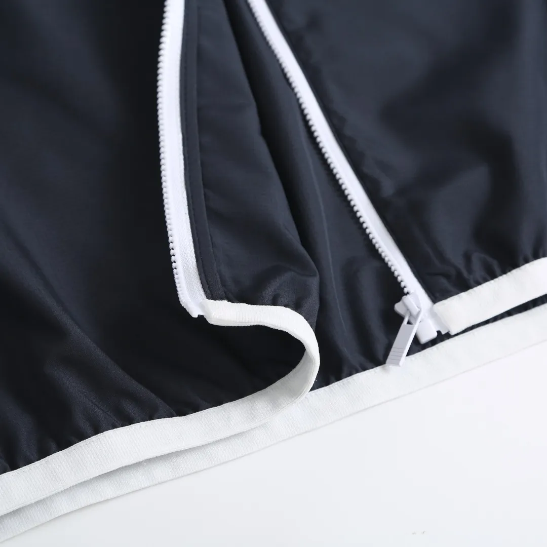 TBClassic ： ， FDY ， 。 、 、 ； ， ， Breathable 。 ， ； Breathable， 。 ， 、 。 1： ，White ， ， ， ； Breathable ， 。 2： ， ； +Classic ， ， ， 。 3： ， ， ， ； ： Size:1 2 3 4 ：D 369